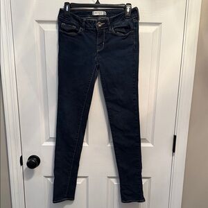 Bullhead Dark Blue Women’s Size 5 Skinny Jeans